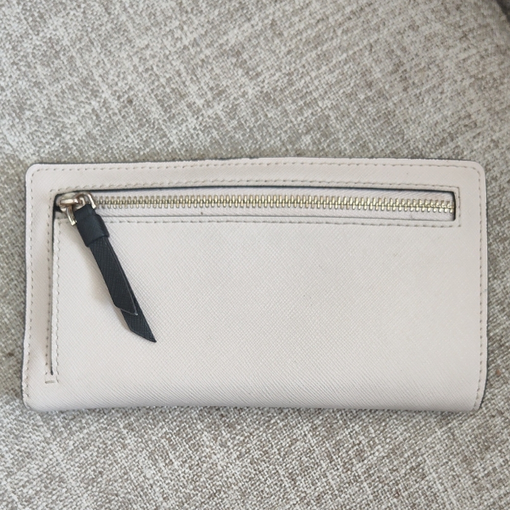 Kate Spade Black and Tan Saffiano Leather Bifold  Snap Closure Wallet - Picture 5 of 11
